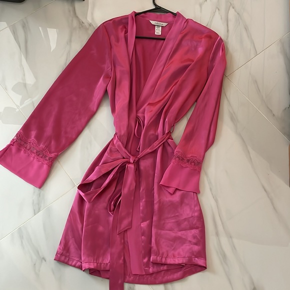 Pretty blush colored satin robe with matching slip - Picture 4 of 6